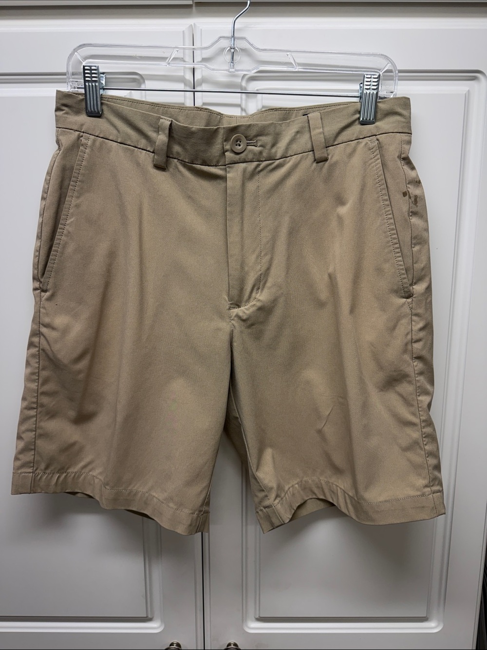 Vineyard Vines Men's Flat-Front Shorts in Tan